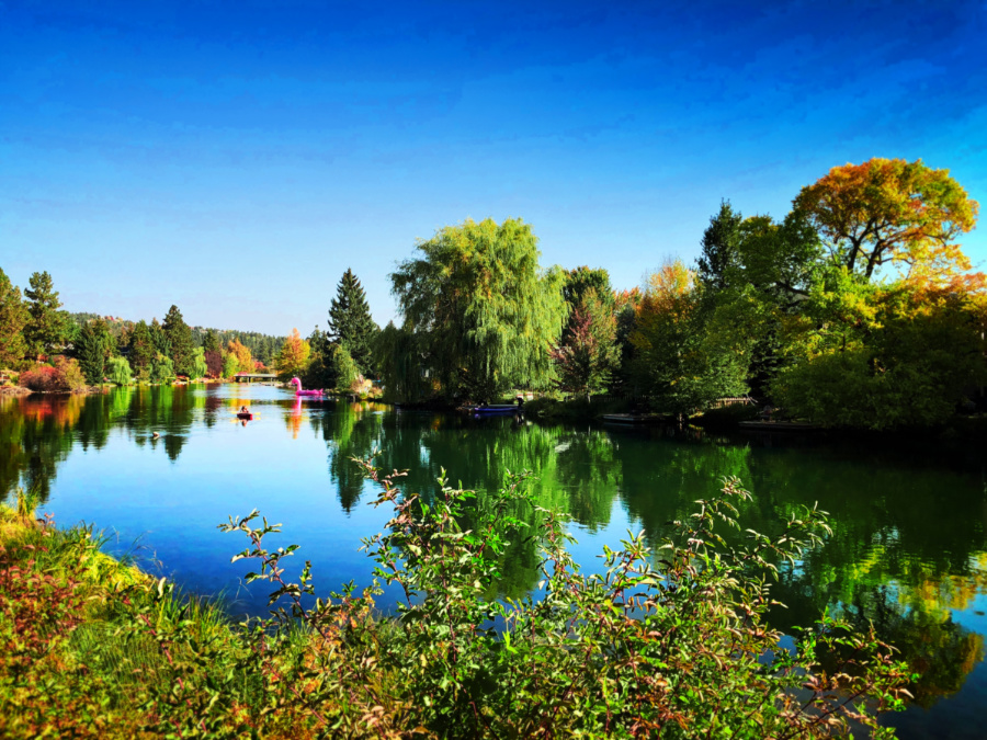 Fall colors on Deschutes River at Columbia Park Bend Oregon 1