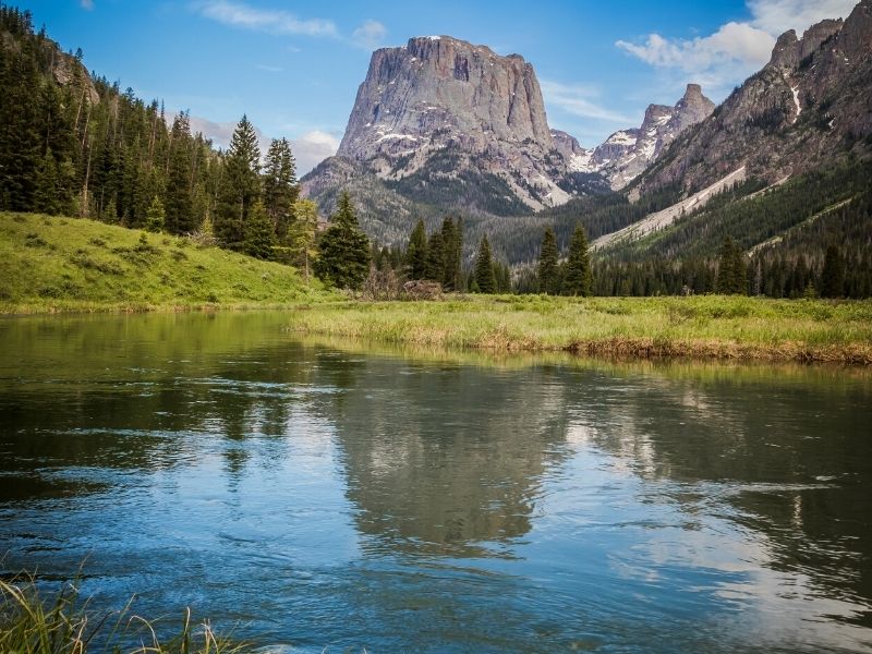 Kayaking on Green River with Square Top Mountain in Wyoming
