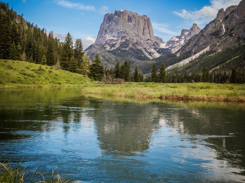 Best Kayaking Spots in Wyoming: from Yellowstone to Cheyenne