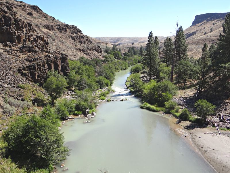 Kayaking on White River Central Oregon