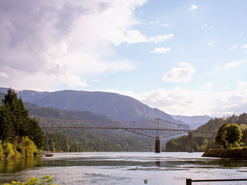 Kayaking on the Columbia River at Cascade Locks Oregon